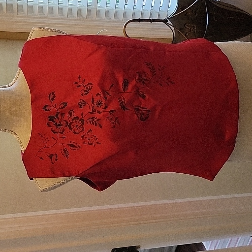 Giorgio Fiorlini Collection redsatin black floral bead sleeveless top 11/12 New…